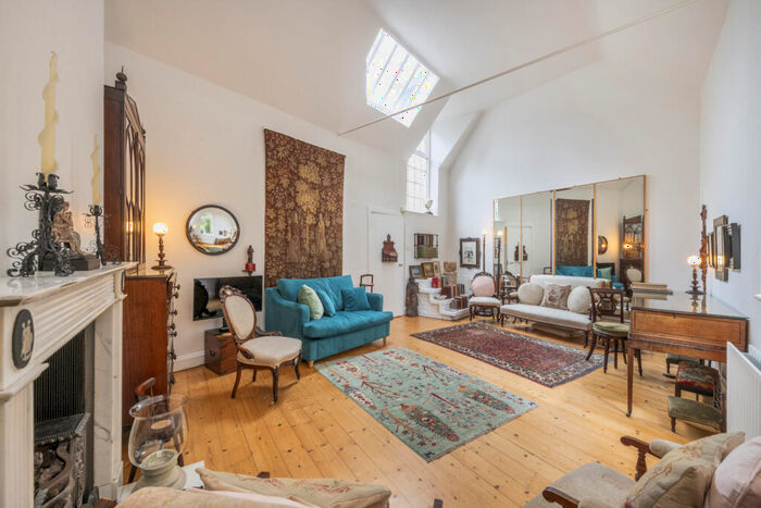 3 Bedroom Mews To Rent In Perrins Walk, Hampstead, NW3