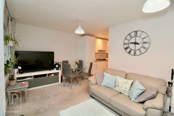 1 Bedroom Bungalow For Sale In Luff Way, Walton On The Naze, Essex, CO14