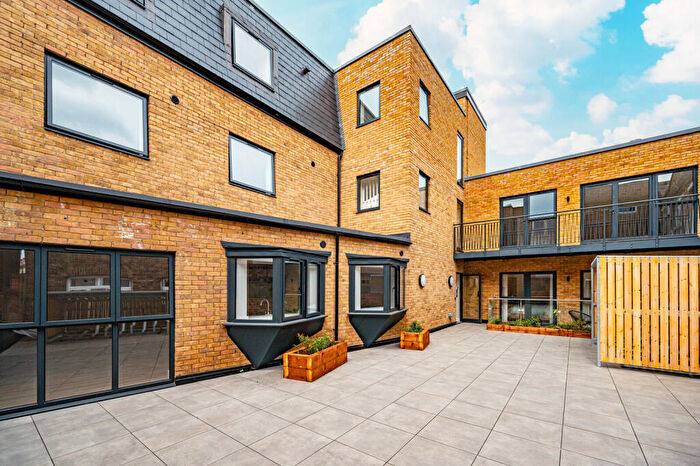 2 Bedroom Flat For Sale In Walborn Studios, De Beauvoir Town, London, N1