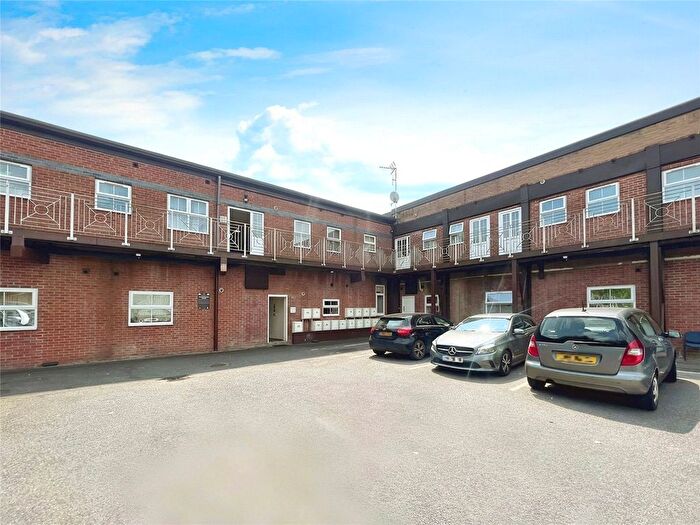 2 Bedroom Flat To Rent In Vauxhall Street, Dudley, West Midlands, DY1