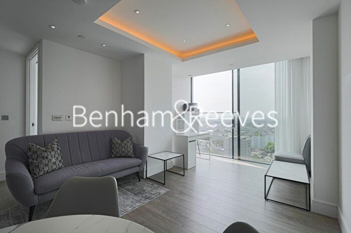 2 Bedroom Flat To Rent In Carrara Tower, Bollinder Place, EC1V
