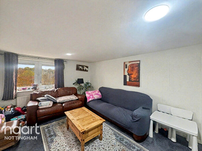 2 Bedroom Apartment For Sale In Willow View, Nottingham, NG7