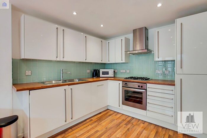 2 Bedroom Flat To Rent In Chicksand Street, London, E1