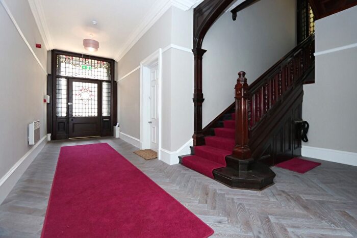 1 Bedroom Flat To Rent In Crown Road North, Glasgow, G12