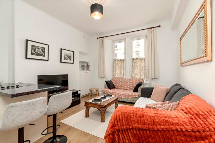 1 Bedroom Apartment For Sale In Albert Street, Edinburgh, Midlothian, EH7