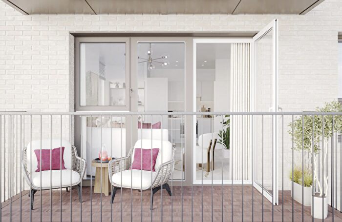 2 Bedroom Flat For Sale In Park View, Acton, W3