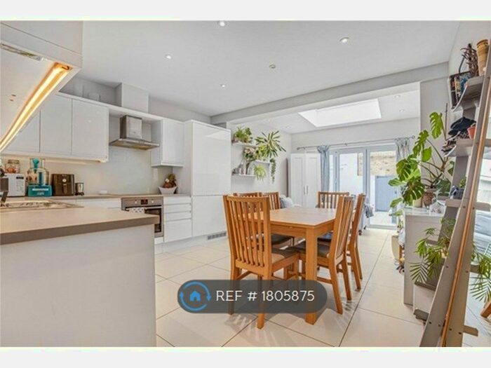 2 Bedroom Flat To Rent In Fulham, London, SW6