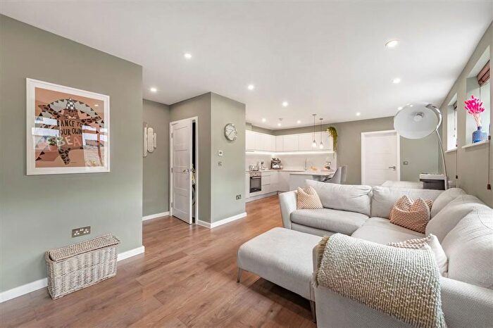 2 Bedroom Flat To Rent In Elmtree Road, Teddington, TW11