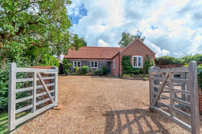 3 Bedroom Detached Bungalow For Sale In The Street, Tatterford, NR21