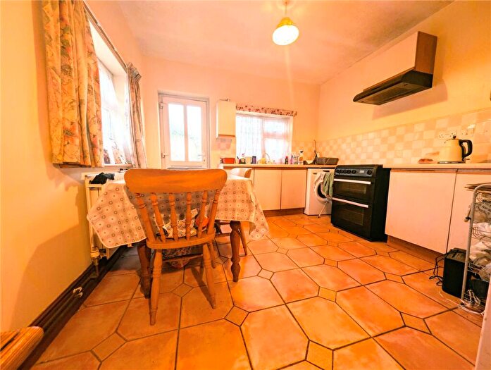 2 Bedroom Bungalow For Sale In Mostyn Avenue, Syston, Leicester, Leicestershire, LE7