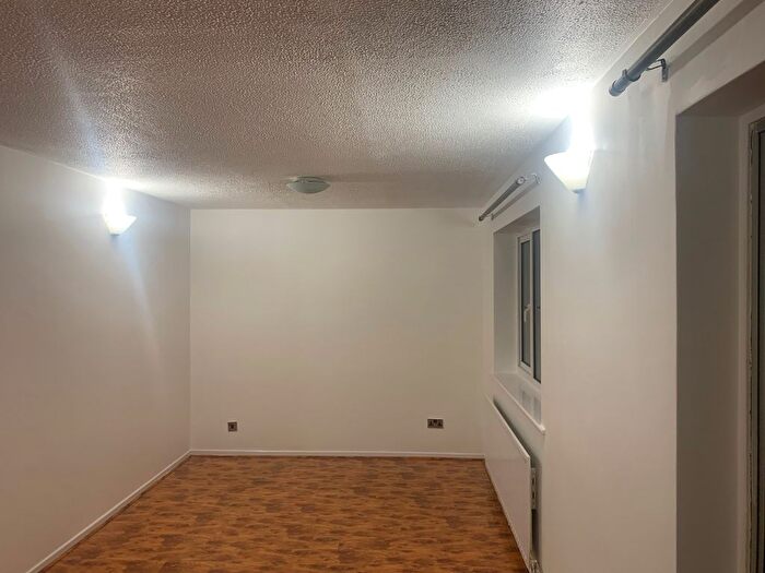 4 Bedroom Terraced House To Rent In Arbour Close, Luton, LU3
