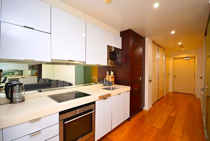 Studio To Rent In Ontario Tower, Fairmont Avenue, Blackwall, Canary Wharf, London, E14