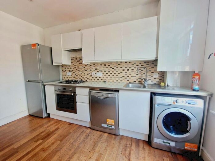 2 Bedroom Flat To Rent In Fairbridge Road, Archway, N19