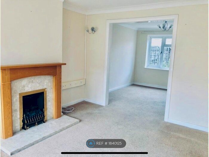 3 Bedroom Semi-Detached House To Rent In Linwell Close, Cheltenham, GL50