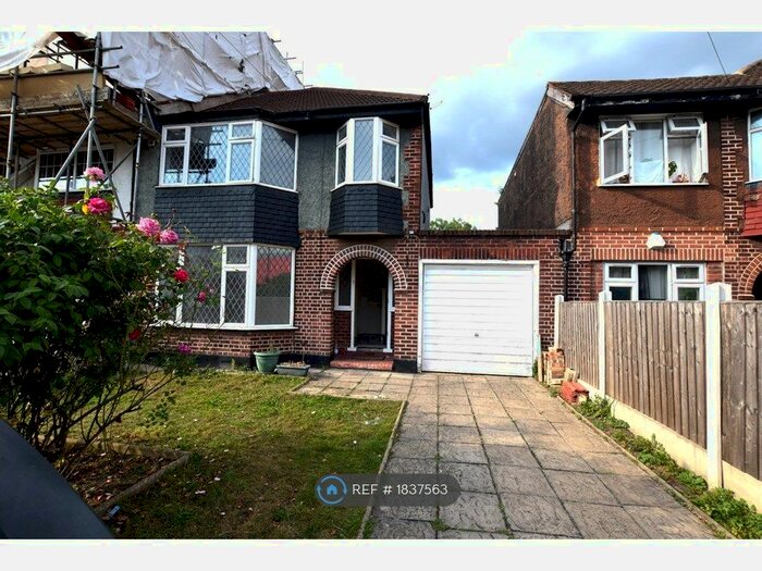 4 Bedroom Semi-Detached House To Rent In Cloister Road, London, W3