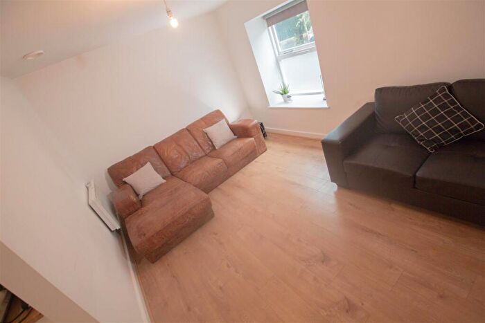 2 Bedroom Apartment To Rent In Rivermill Court, Kirkstall, Leeds, LS5