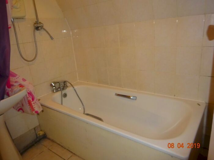 1 Bedroom Flat To Rent In Masefield Avenue, Southall, UB1