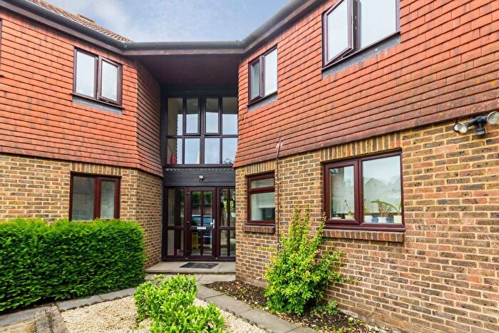 2 Bedroom Flat To Rent In Stanford Close, Hampton, TW12