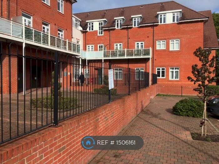 2 Bedroom Flat To Rent In Bramall Place, Church Crookham, Fleet, GU52