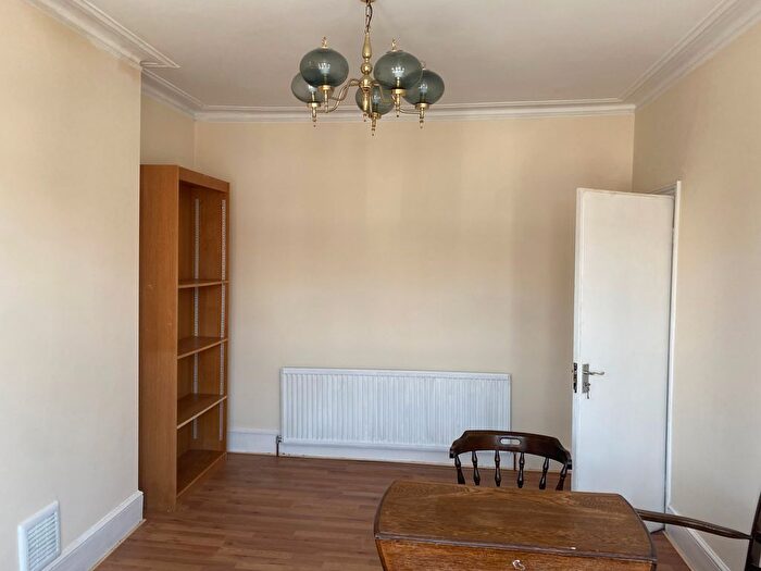 2 Bedroom Flat To Rent In Blythswood Road, Ilford, IG3