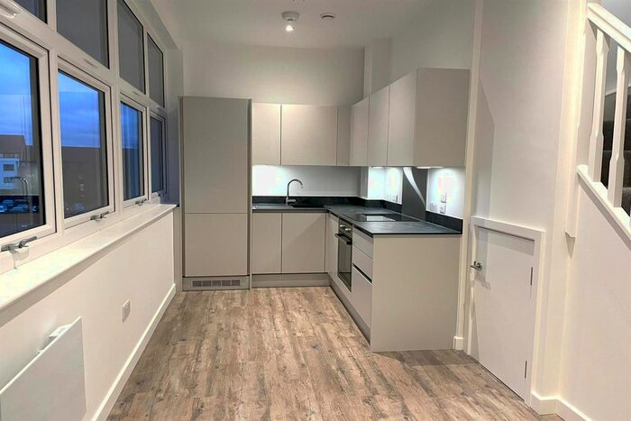 1 Bedroom Flat To Rent In London Road, Staines-Upon-Thames, TW18