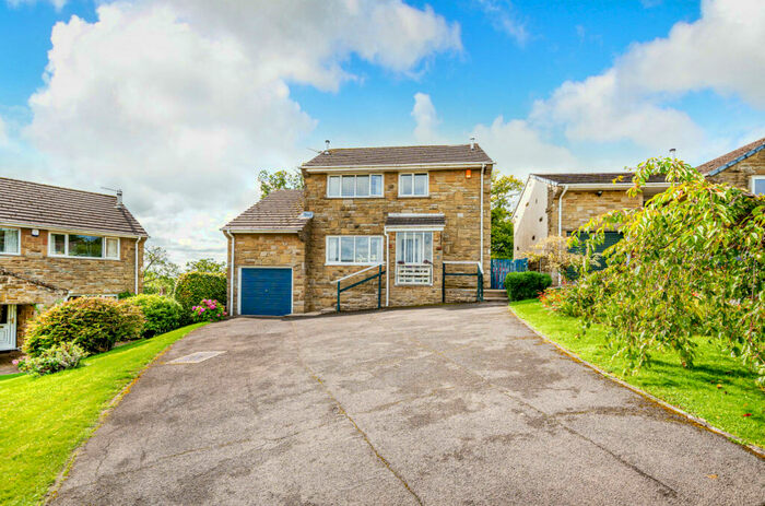 3 Bedroom Detached House For Sale In Park Wood Crescent, Skipton, BD23