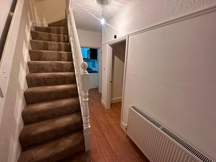 3 Bedroom Semi-Detached House To Rent In Stockingstone Road, Luton, LU2