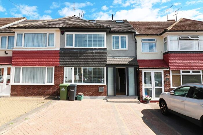 4 Bedroom Terraced House To Rent In Longfield Lane, Cheshunt, EN7