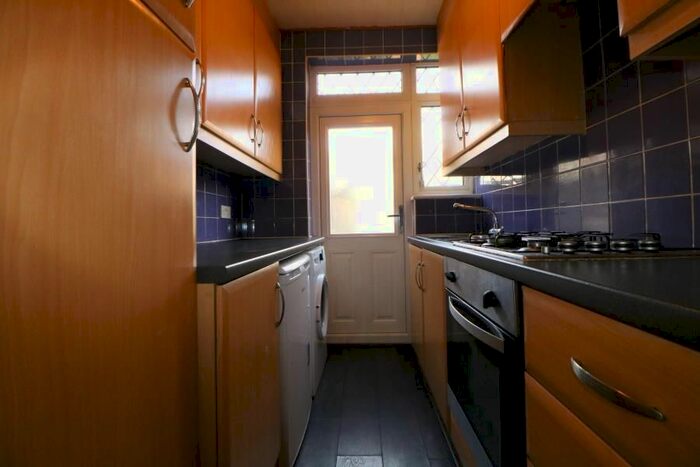 2 Bedroom Flat To Rent In Stainton Road, Enfield, EN3