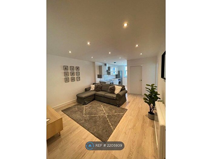 2 Bedroom Flat To Rent In Manchester Rd, Burnley, BB11