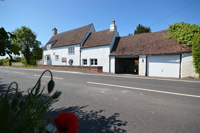 3 Bedroom Cottage For Sale In Churchway, Haddenham, HP17