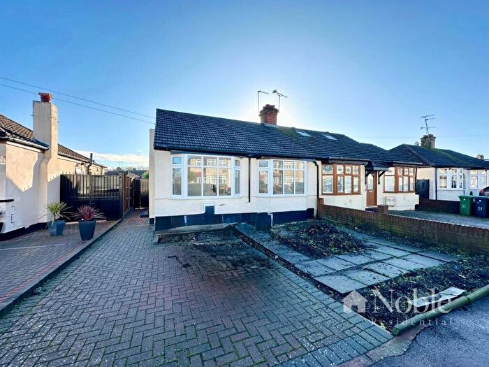2 Bedroom Semi-Detached Bungalow For Sale In Lincoln Avenue, Romford, RM7