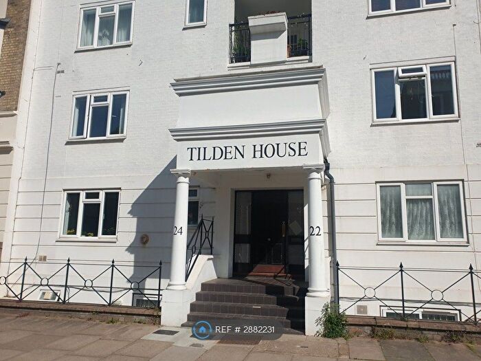 3 Bedroom Flat To Rent In Tilden House, London, W14