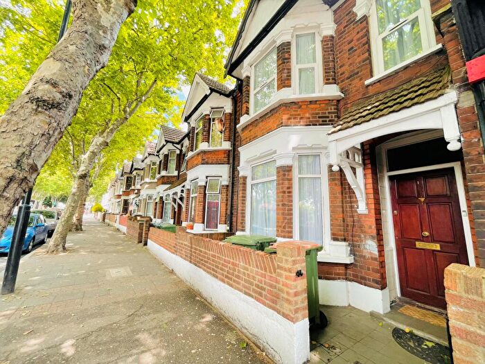 6 Bedroom House To Rent In Prince Regents Lane, Plaistow, E13