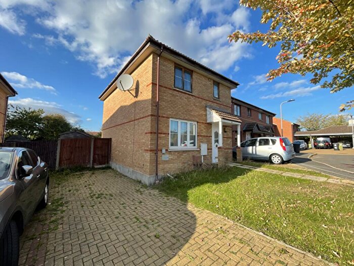 3 Bedroom House To Rent In Coles Avenue, Leadenhall, MK6