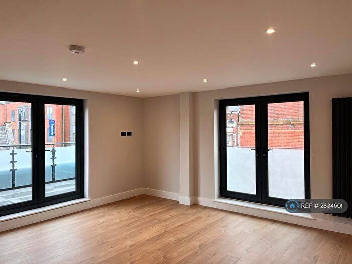 2 Bedroom Flat To Rent In Dallaway Gardens, East Grinstead, RH19