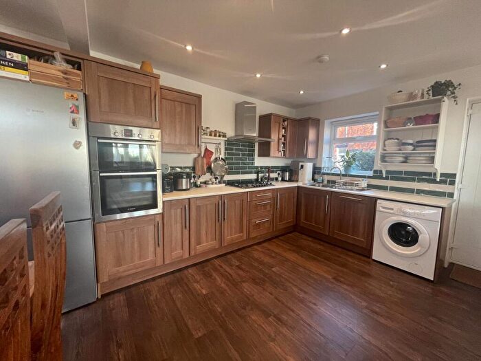 2 Bedroom House To Rent In Hartley Crescent, Leeds, LS6