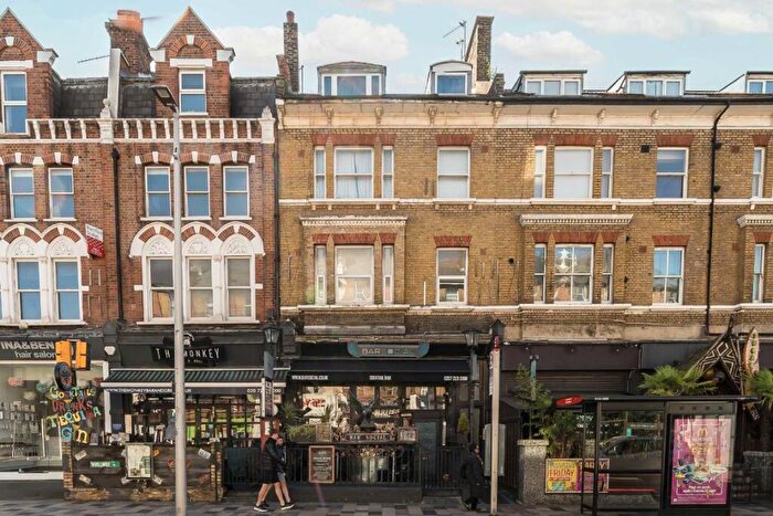 2 Bedroom Flat To Rent In Lavender Hill, Battersea, SW11