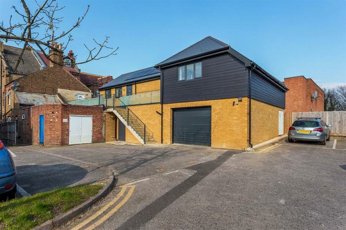 1 Bedroom Flat To Rent In High Street, Carshalton, SM5