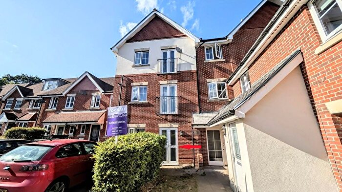 2 Bedroom Flat For Sale In Royal Drive, Bordon, Hampshire, GU35