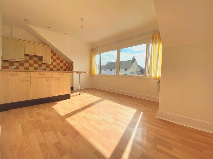 2 Bedroom Apartment To Rent In Whitwell Road, Southsea, PO4