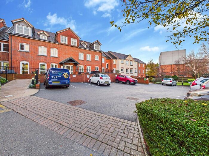 1 Bedroom Apartment For Sale In Bellingdon Road, Chesham, Buckinghamshire, HP5