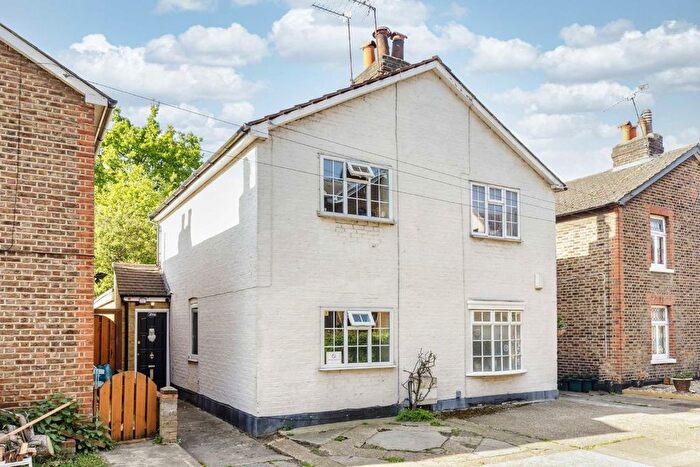 2 Bedroom Property To Rent In Church Road, Kingston Upon Thames, KT1