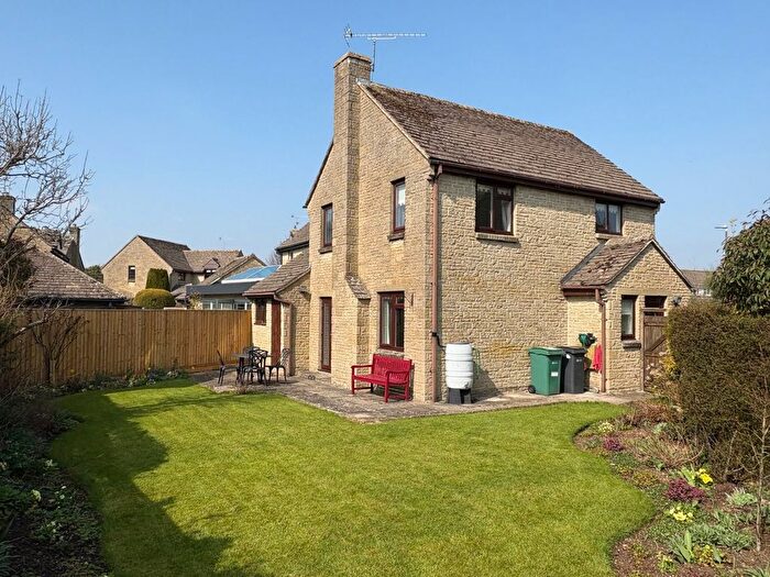 3 Bedroom Detached House For Sale In The Spinney, Lechlade, Gloucestershire, GL7