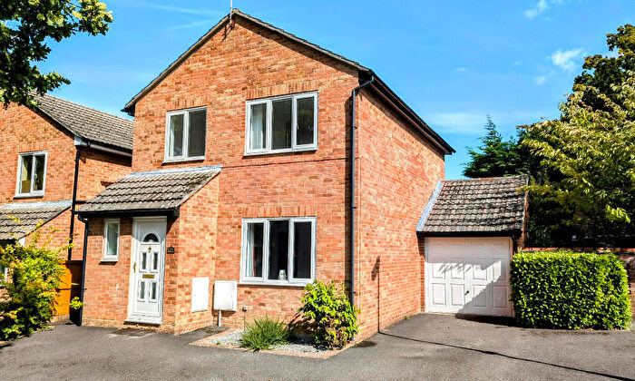 3 Bedroom Detached House For Sale In Hibiscus Grove, Bordon, Hampshire, GU35