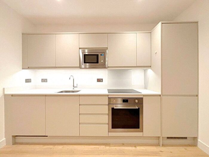 Studio To Rent In Farnborough Road, Farnborough, Surrey, GU14