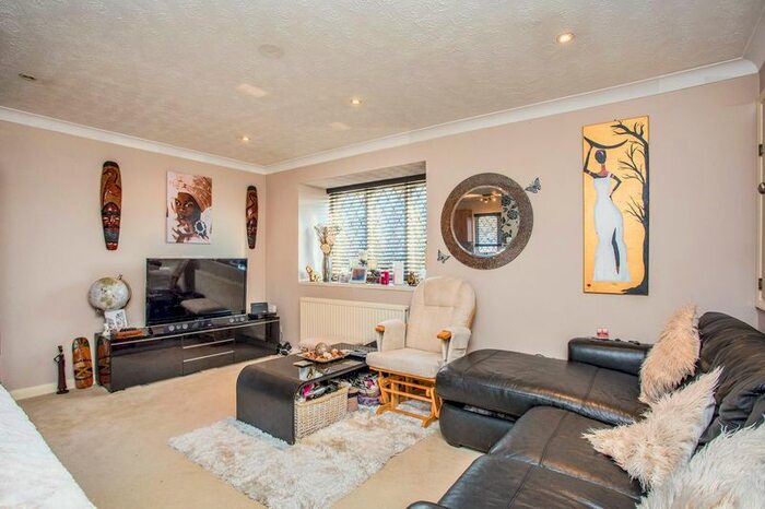 2 Bedroom Maisonette To Rent In Padcroft Road, West Drayton, UB7