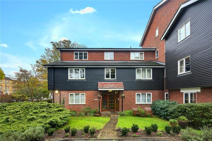 2 Bedroom Flat To Rent In Cedar Court, Grosvenor Road, London, E11