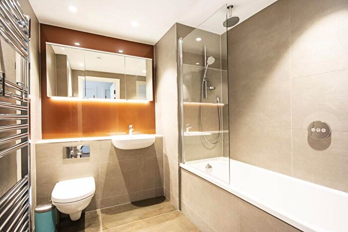 2 Bedroom Flat To Rent In Kingsland High Street, Dalston, London, E8