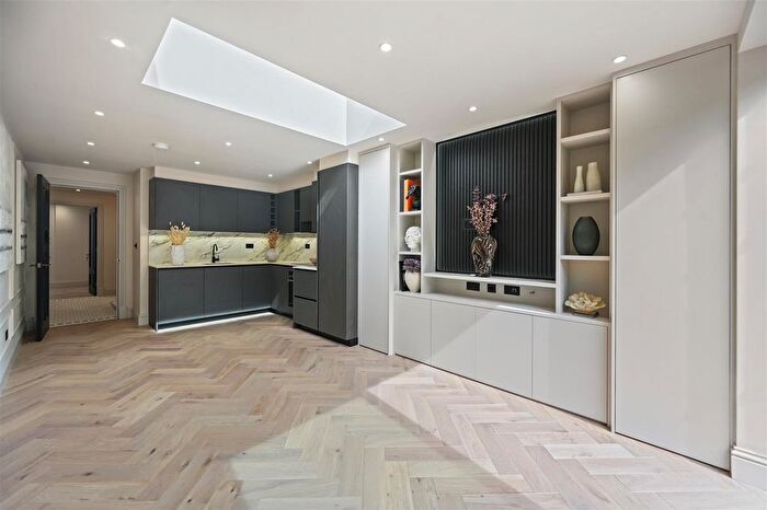 2 Bedroom Flat For Sale In Ashfield Road, London, W3